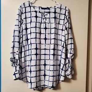 Apt 9 Size L White and Blue Keyhole top